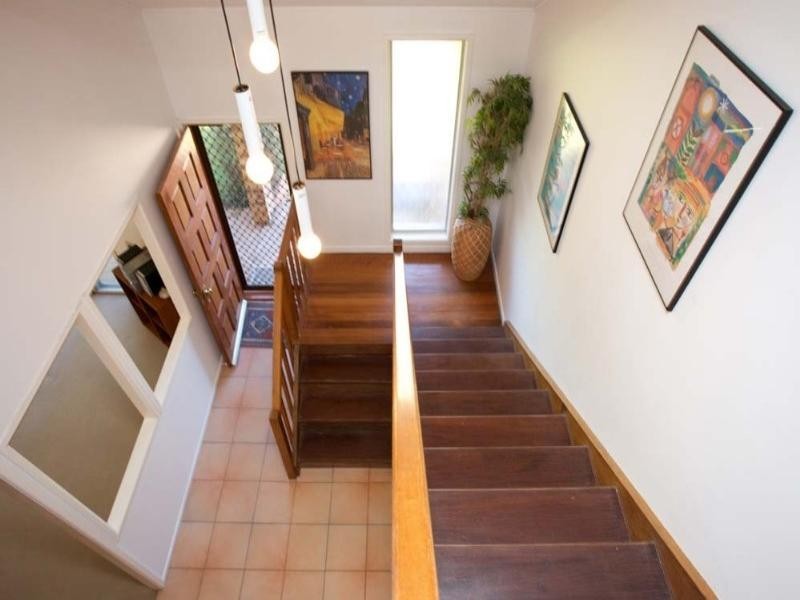 8 Hanover Street, Macgregor QLD 4109