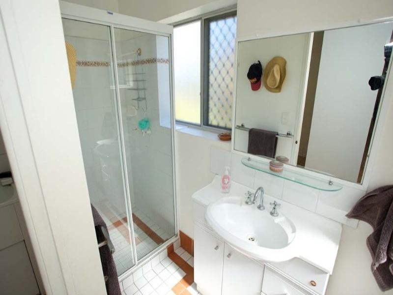 8 Hanover Street, Macgregor QLD 4109