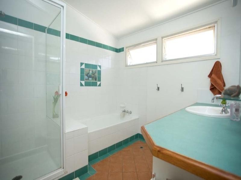 8 Hanover Street, Macgregor QLD 4109