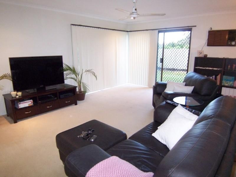 2 Harvey Place, Wishart QLD 4122