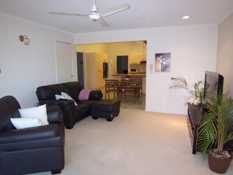 2 Harvey Place, Wishart QLD 4122