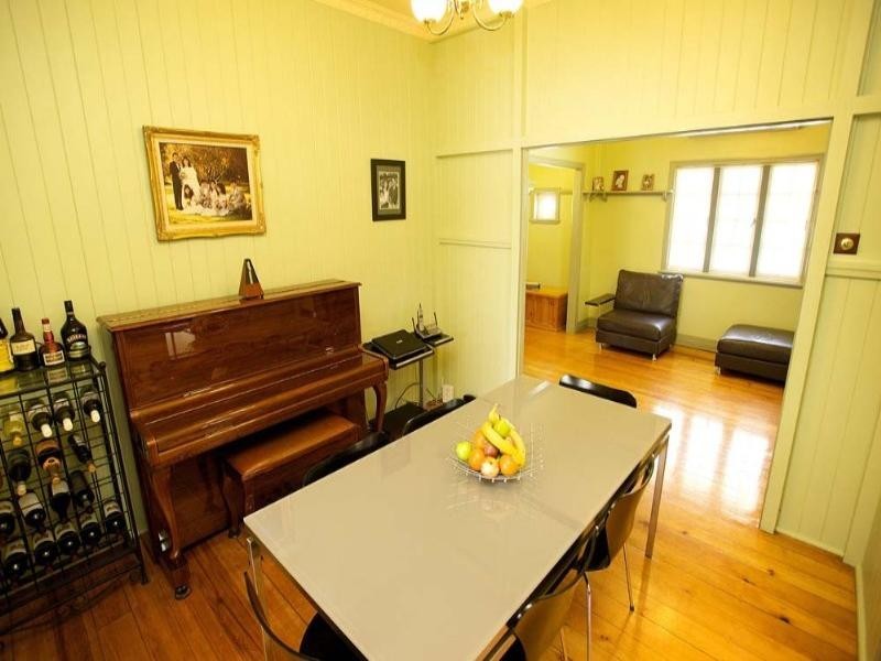 30 Love Street, Holland Park QLD 4121