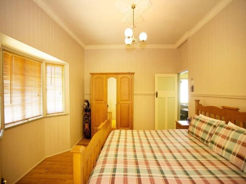 30 Love Street, Holland Park QLD 4121