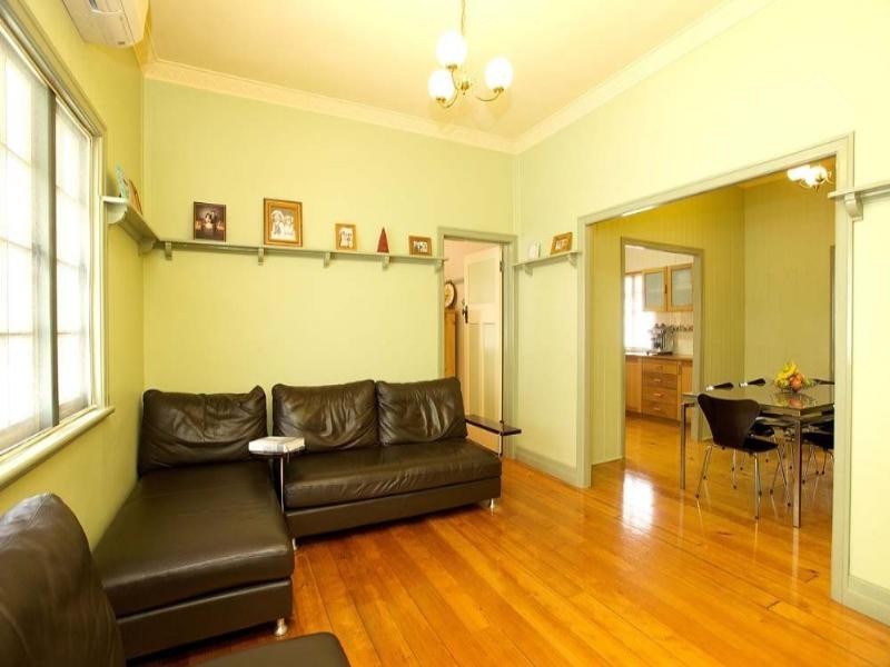 30 Love Street, Holland Park QLD 4121