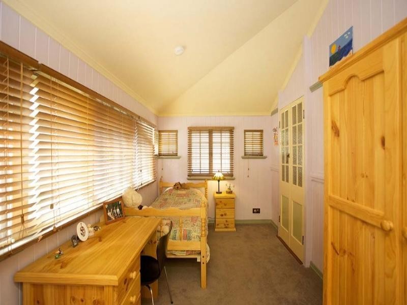 30 Love Street, Holland Park QLD 4121