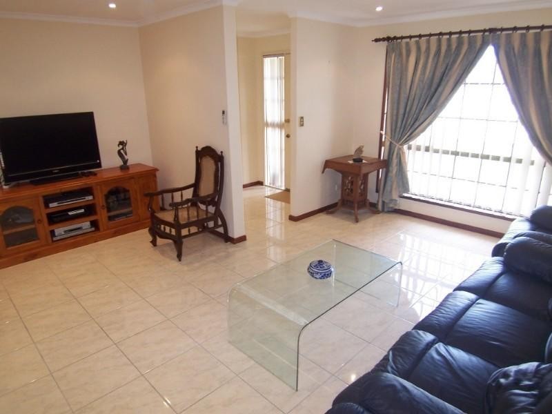 37 Ham Road, Mansfield QLD 4122