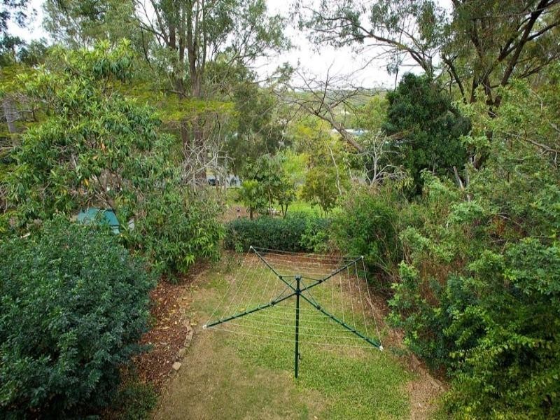 32 Dobbs Street, Holland Park West QLD 4121