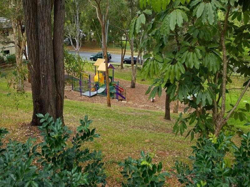 32 Dobbs Street, Holland Park West QLD 4121