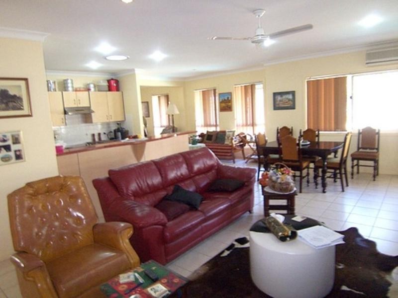 18 Tuckeroo Place, Sunnybank Hills QLD 4109