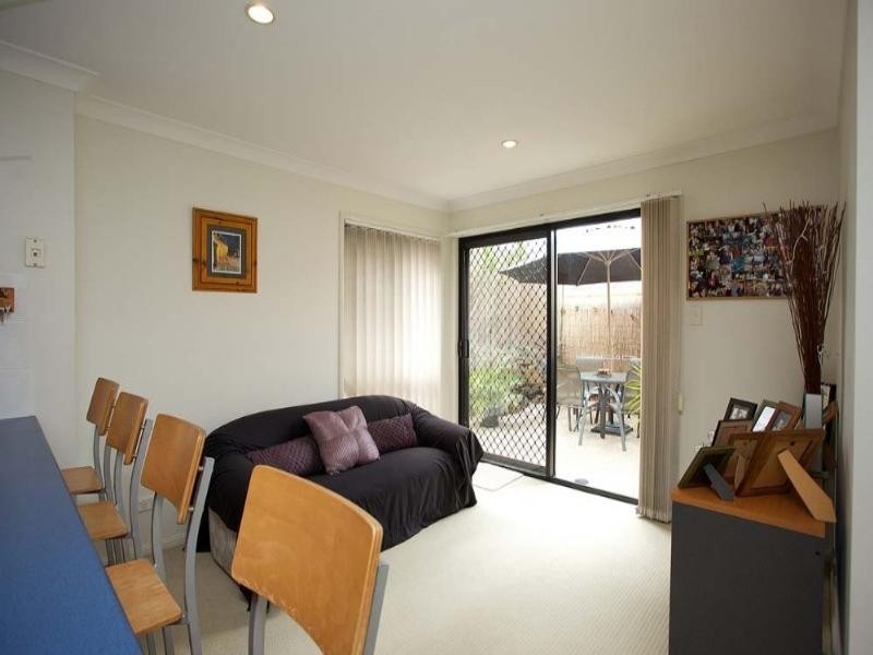 4/16 Violet Close, Eight Mile Plains QLD 4113