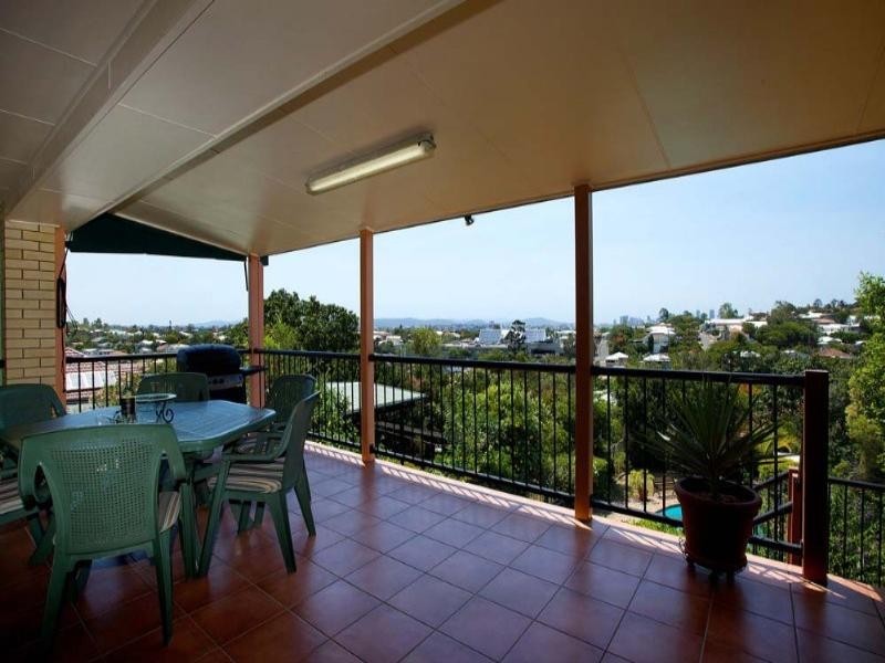 30 Beryl Crescent, Holland Park QLD 4121