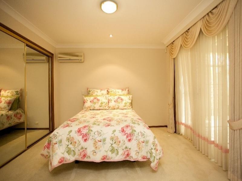 60 Granadilla Street, Macgregor QLD 4109