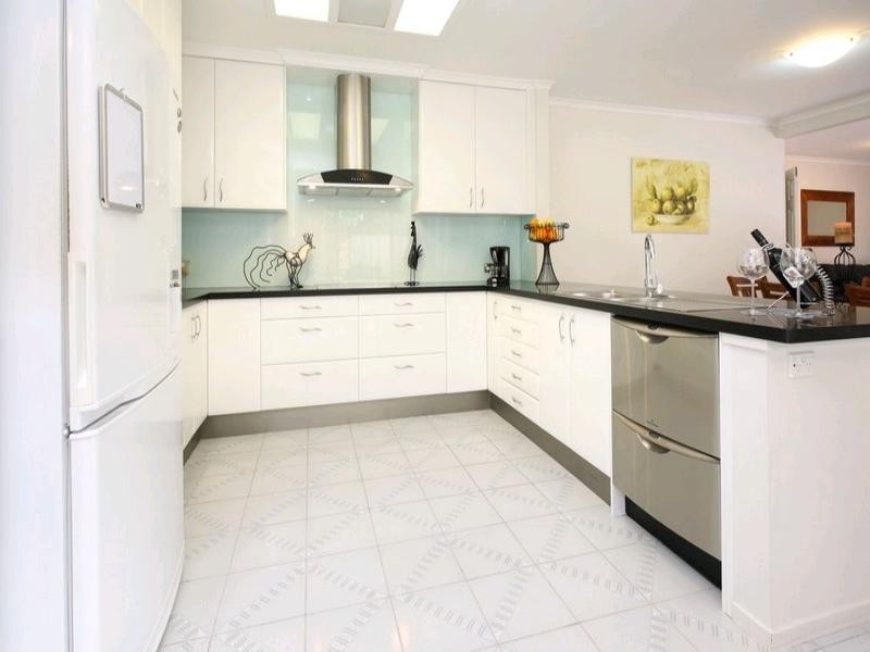 7 Harvey Place, Wishart QLD 4122