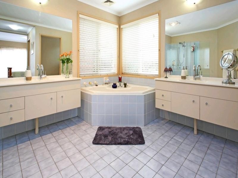 7 Harvey Place, Wishart QLD 4122