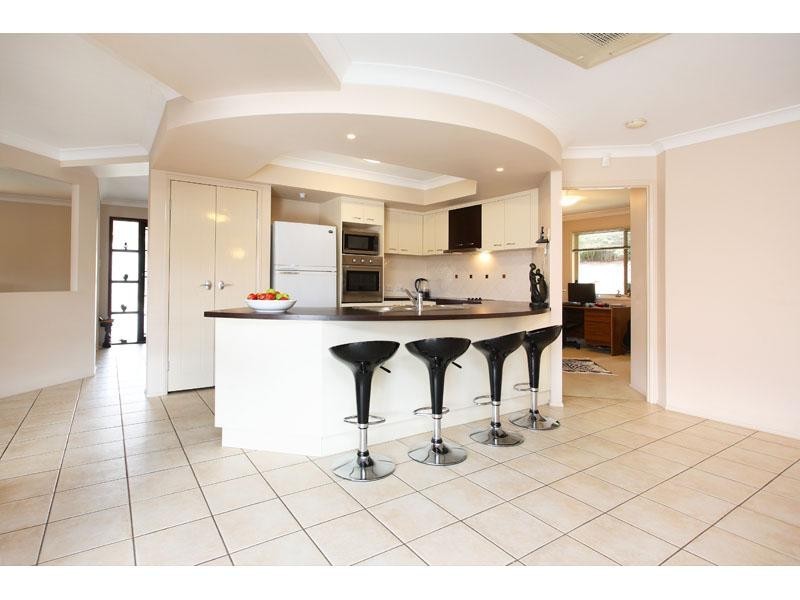 12 Kane Crescent, Mansfield QLD 4122