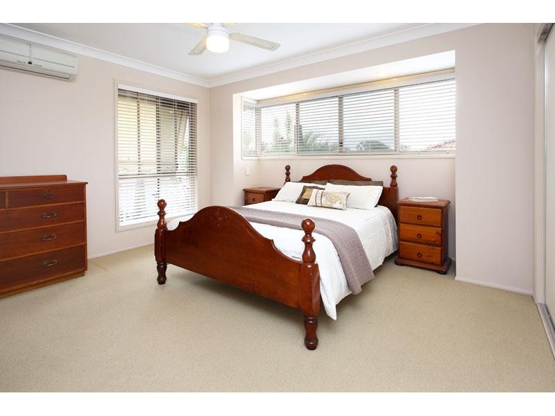 12 Kane Crescent, Mansfield QLD 4122