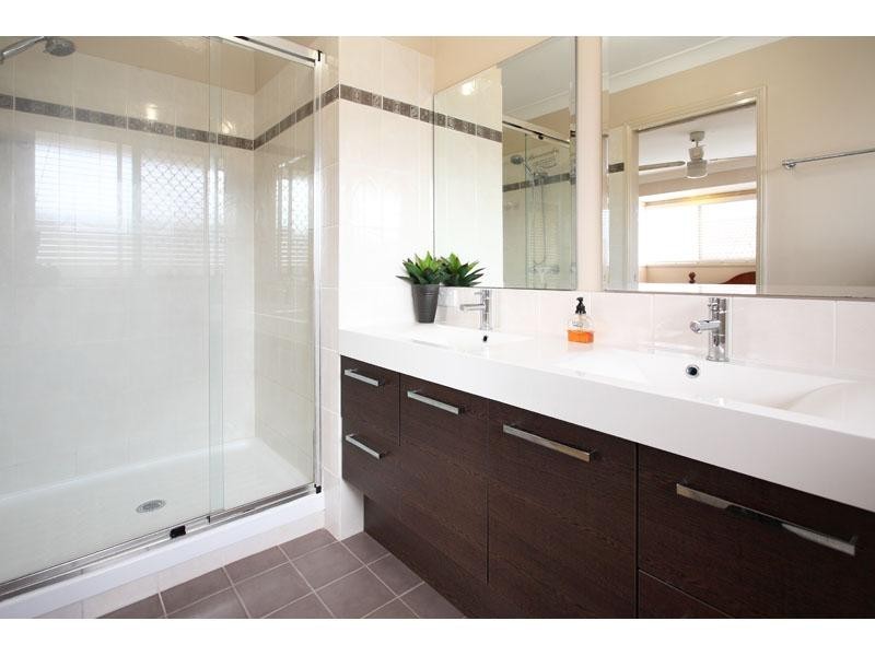 12 Kane Crescent, Mansfield QLD 4122