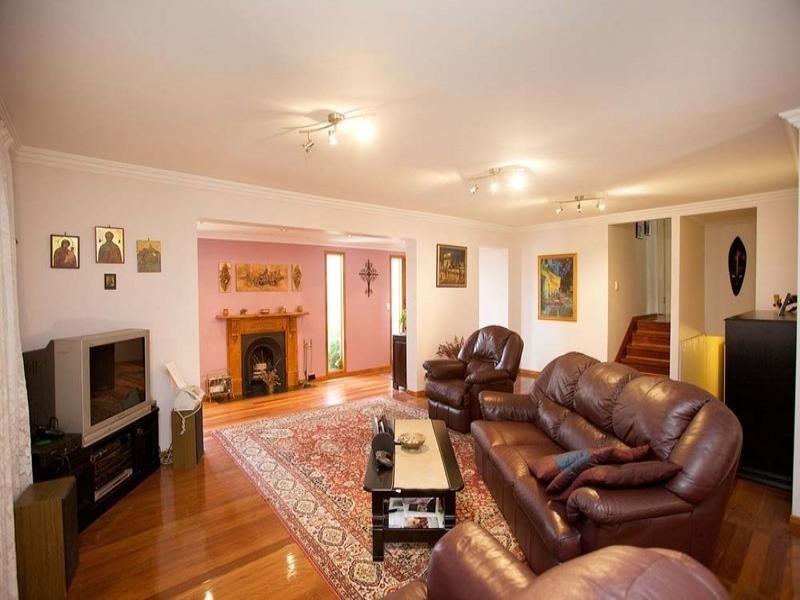 2 Westland Street, Macgregor QLD 4109