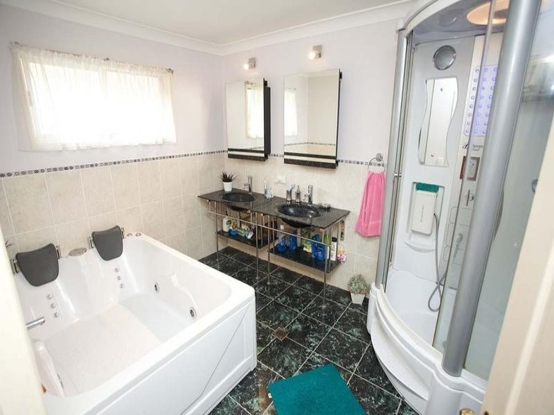 2 Westland Street, Macgregor QLD 4109