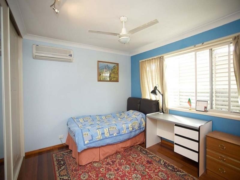 2 Westland Street, Macgregor QLD 4109