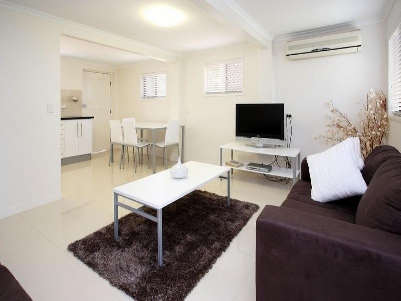 211 Mt Gravatt-Capalaba Road, Wishart QLD 4122