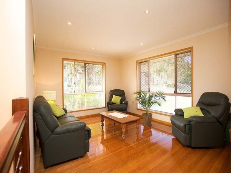 17 Golden Oak Crescent, Carindale QLD 4152