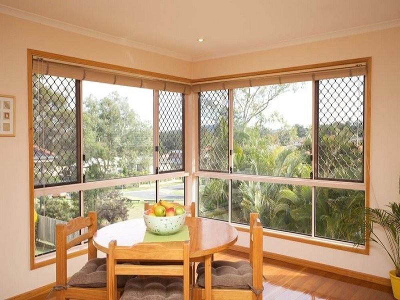 17 Golden Oak Crescent, Carindale QLD 4152