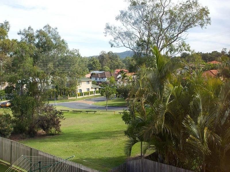 17 Golden Oak Crescent, Carindale QLD 4152