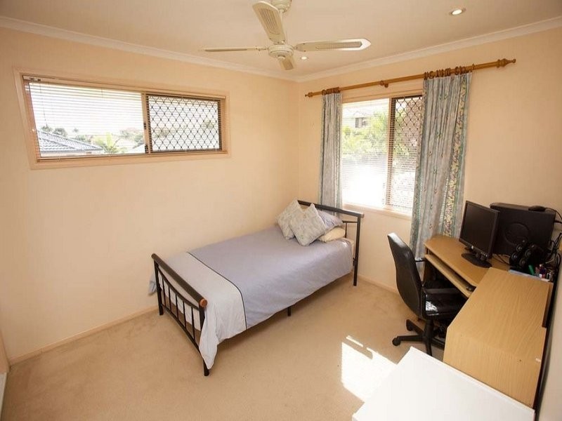 17 Golden Oak Crescent, Carindale QLD 4152