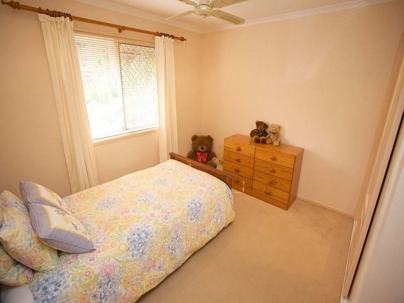 17 Golden Oak Crescent, Carindale QLD 4152