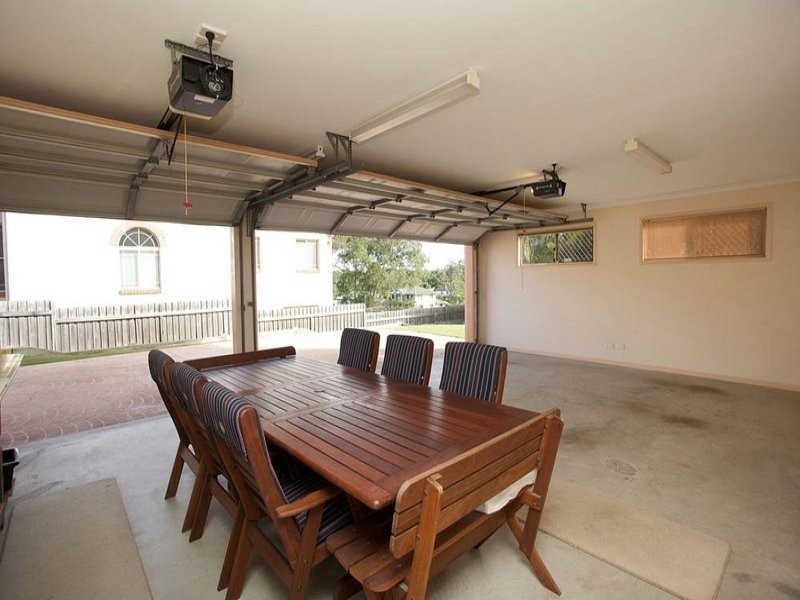 17 Golden Oak Crescent, Carindale QLD 4152