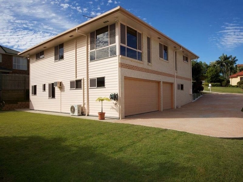 17 Golden Oak Crescent, Carindale QLD 4152