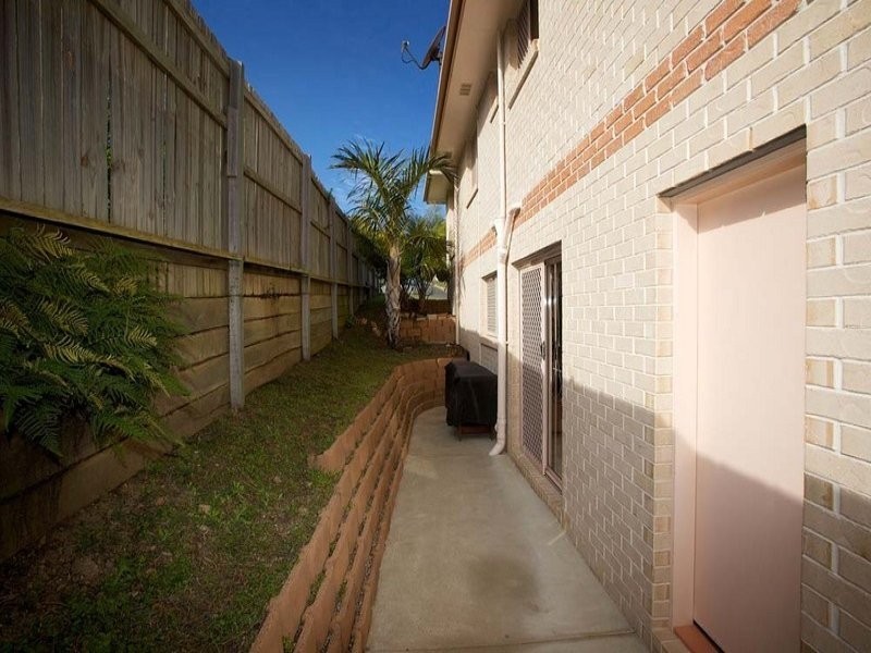 17 Golden Oak Crescent, Carindale QLD 4152