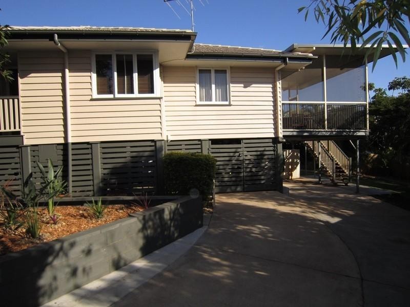 17 Biplex Street, Mansfield QLD 4122