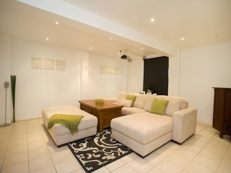 204 Broadwater Road, Mansfield QLD 4122