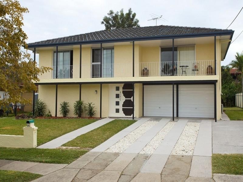 204 Broadwater Road, Mansfield QLD 4122