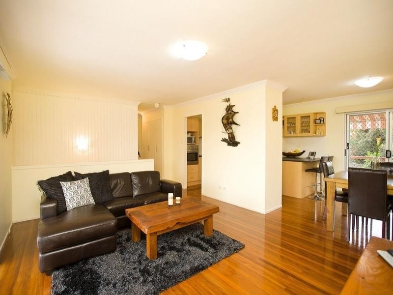 204 Broadwater Road, Mansfield QLD 4122