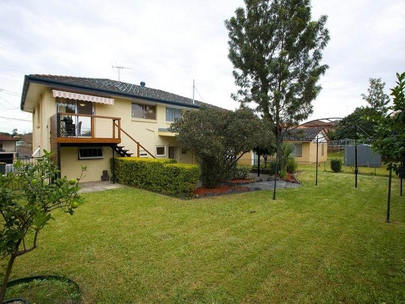 204 Broadwater Road, Mansfield QLD 4122