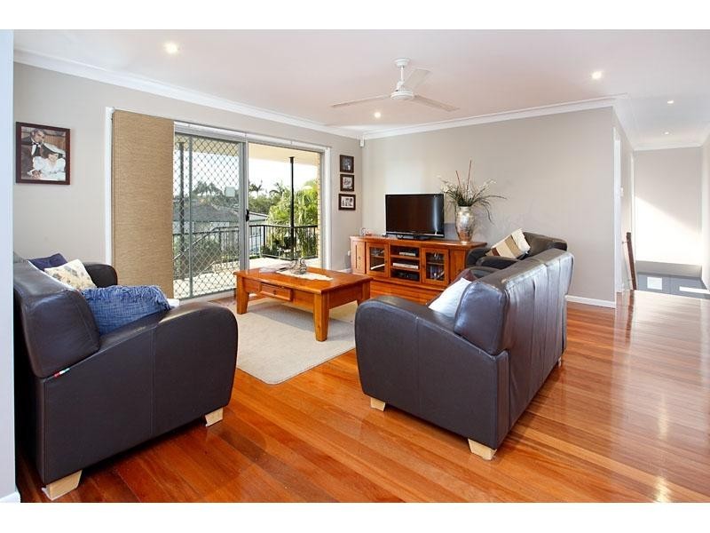 8 Denton Street, Wishart QLD 4122