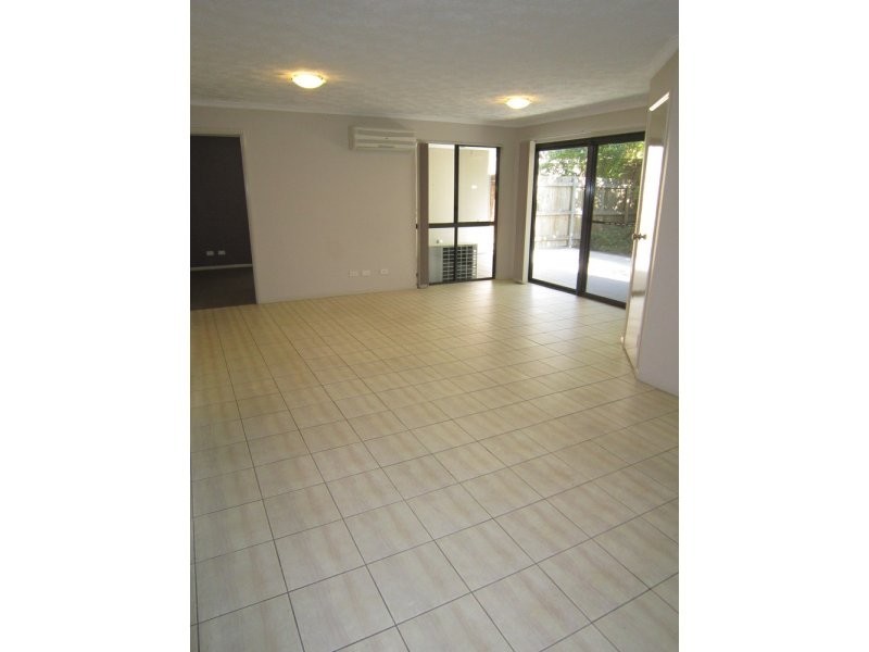 8/6 Omeo Street, Macgregor QLD 4109