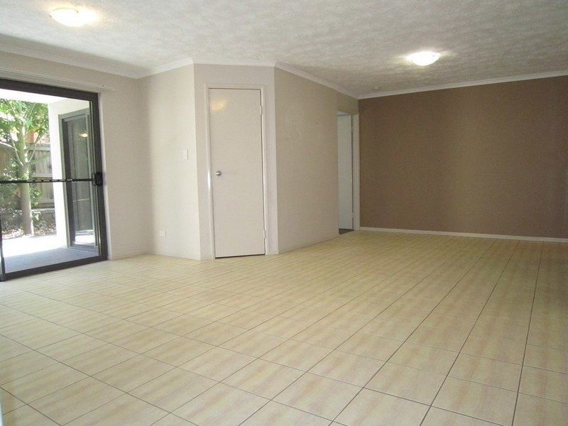 8/6 Omeo Street, Macgregor QLD 4109