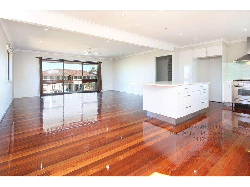 8 Gaillardia Street, Macgregor QLD 4109