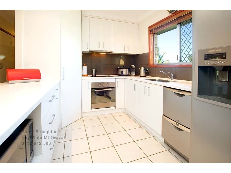 11 Fernshaw Street, Macgregor QLD 4109