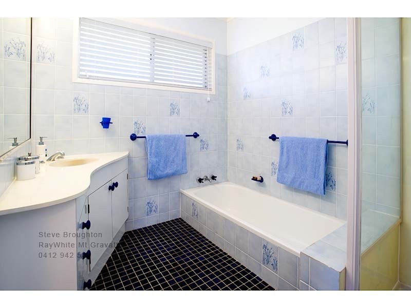 11 Fernshaw Street, Macgregor QLD 4109