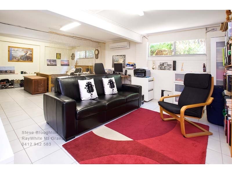 11 Fernshaw Street, Macgregor QLD 4109