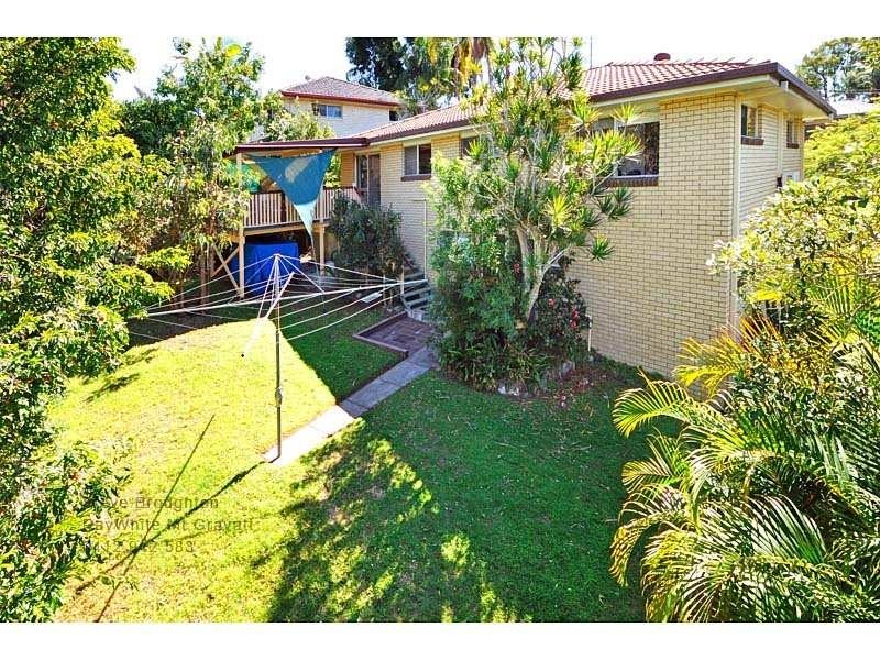 11 Fernshaw Street, Macgregor QLD 4109