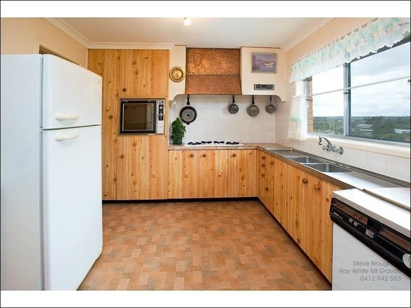 19 Tandanya Street, Mansfield QLD 4122