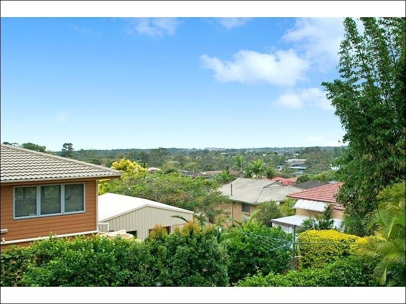 19 Tandanya Street, Mansfield QLD 4122