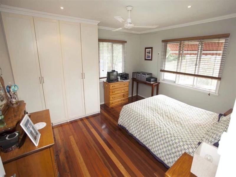 62 Wemvern Street, Upper Mount Gravatt QLD 4122