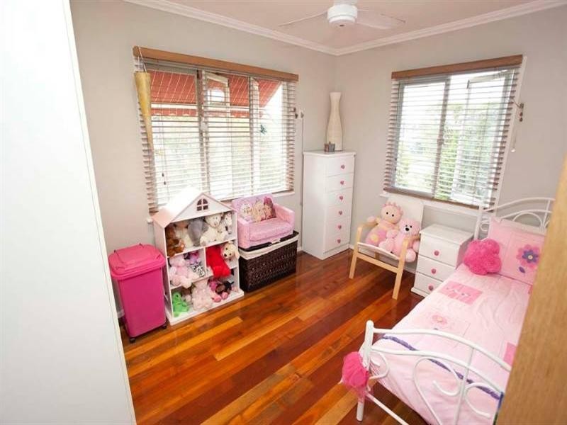 62 Wemvern Street, Upper Mount Gravatt QLD 4122